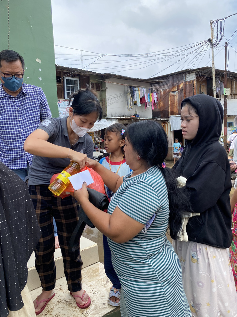 Pembagian Sembako untuk Korban Banjir, Tangerang 2025